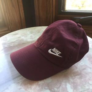 Nike maroon hat
